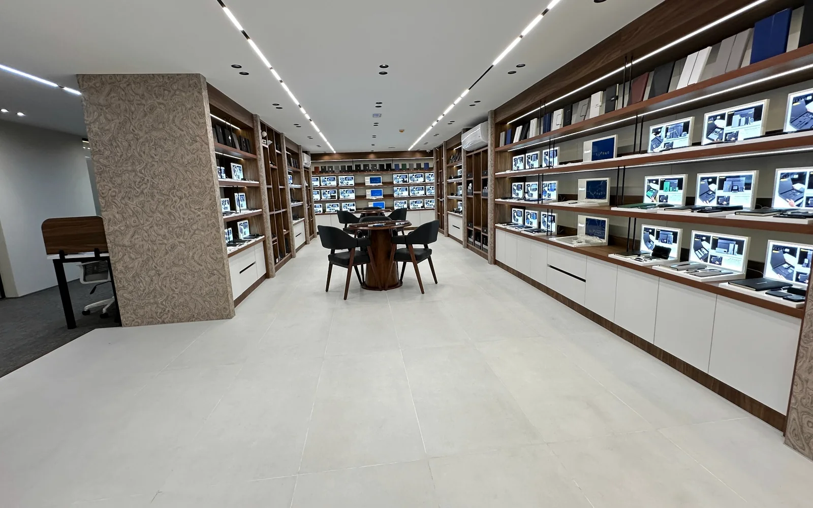 Advance Pro Showroom