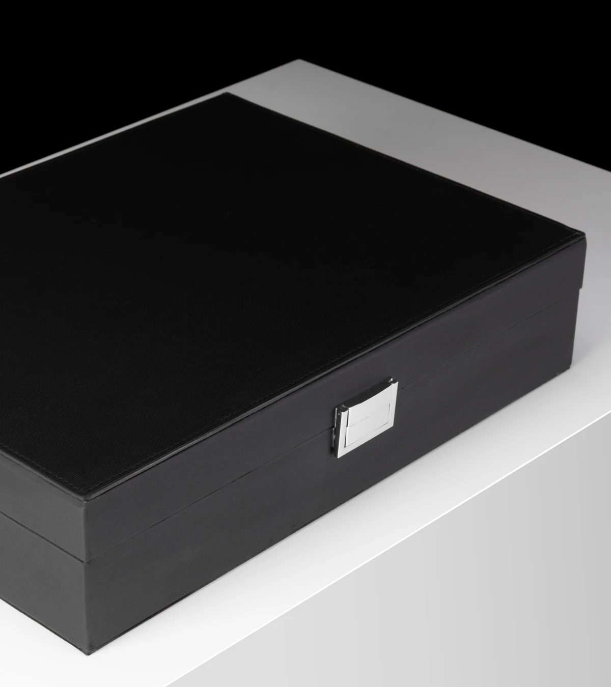 Silver Signature closed box